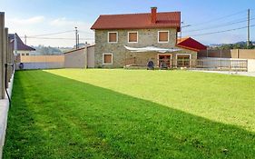 AG Casa Rural Carballo, jardín y playa a 14km